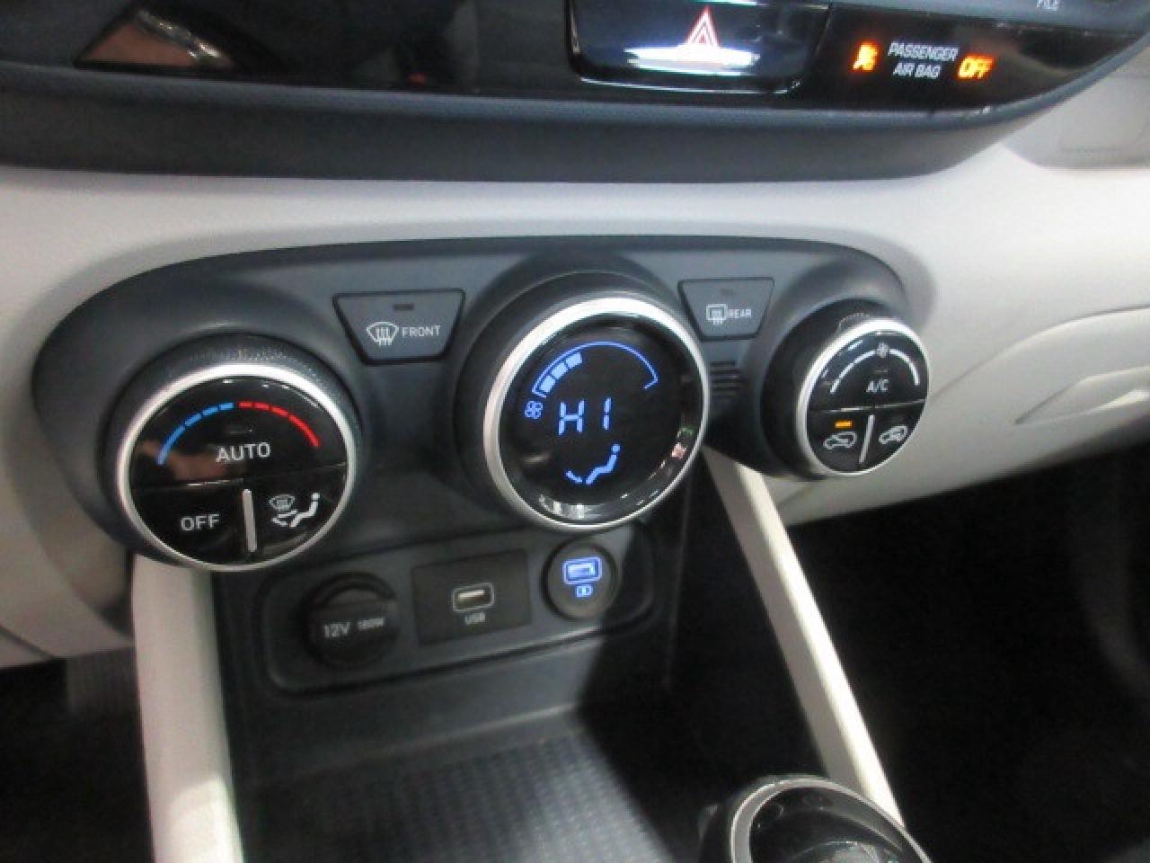 2021 Hyundai Venue ULTIMATE, NAV, ROOF, AUTOSTART, 143K! Photo