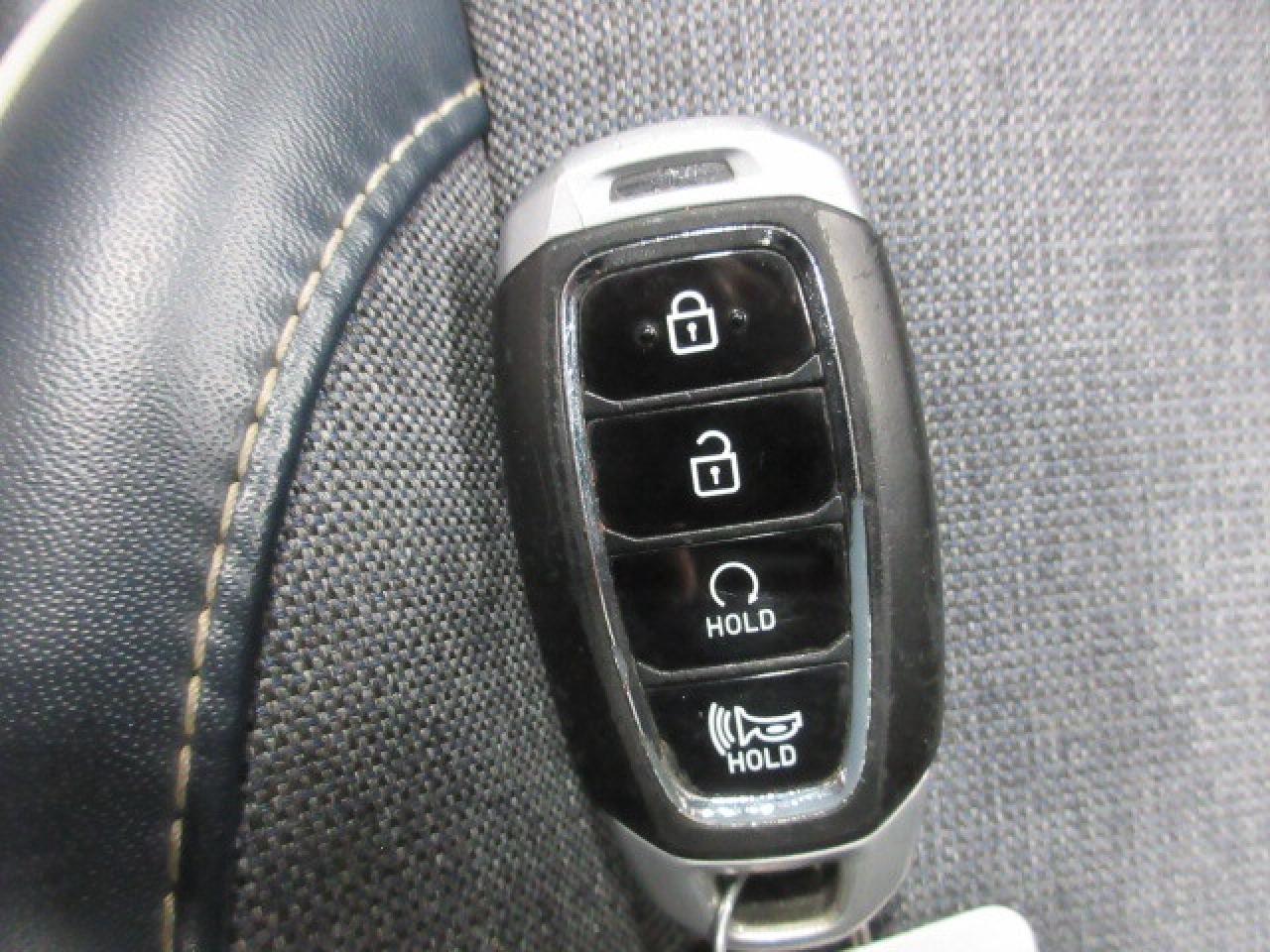 2021 Hyundai Venue ULTIMATE, NAV, ROOF, AUTOSTART, 143K! Photo