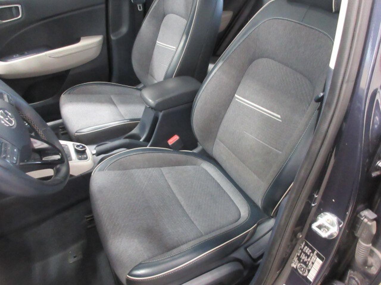 2021 Hyundai Venue ULTIMATE, NAV, ROOF, AUTOSTART, 143K! Photo