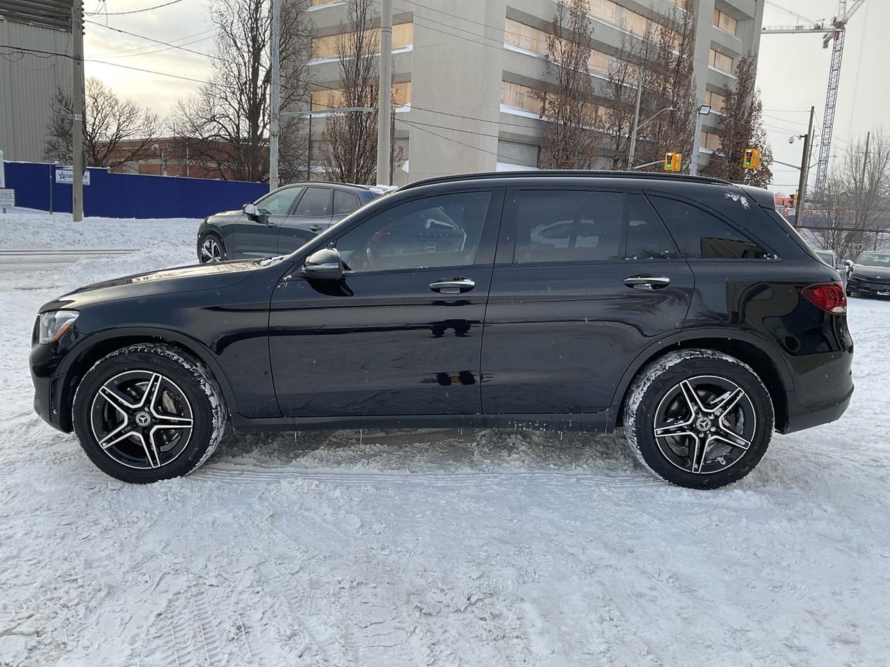 2020 Mercedes-Benz GLC-Class GLC300 4MATIC - LTHR! NAV! BACK-UP CAM! BSM! PANO Photo