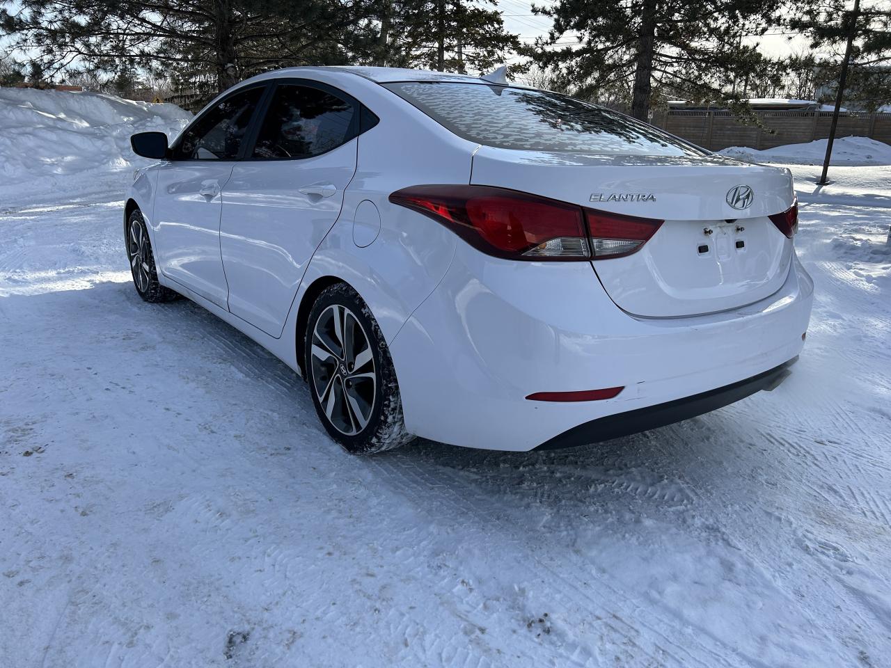 2015 Hyundai Elantra GLS Photo2