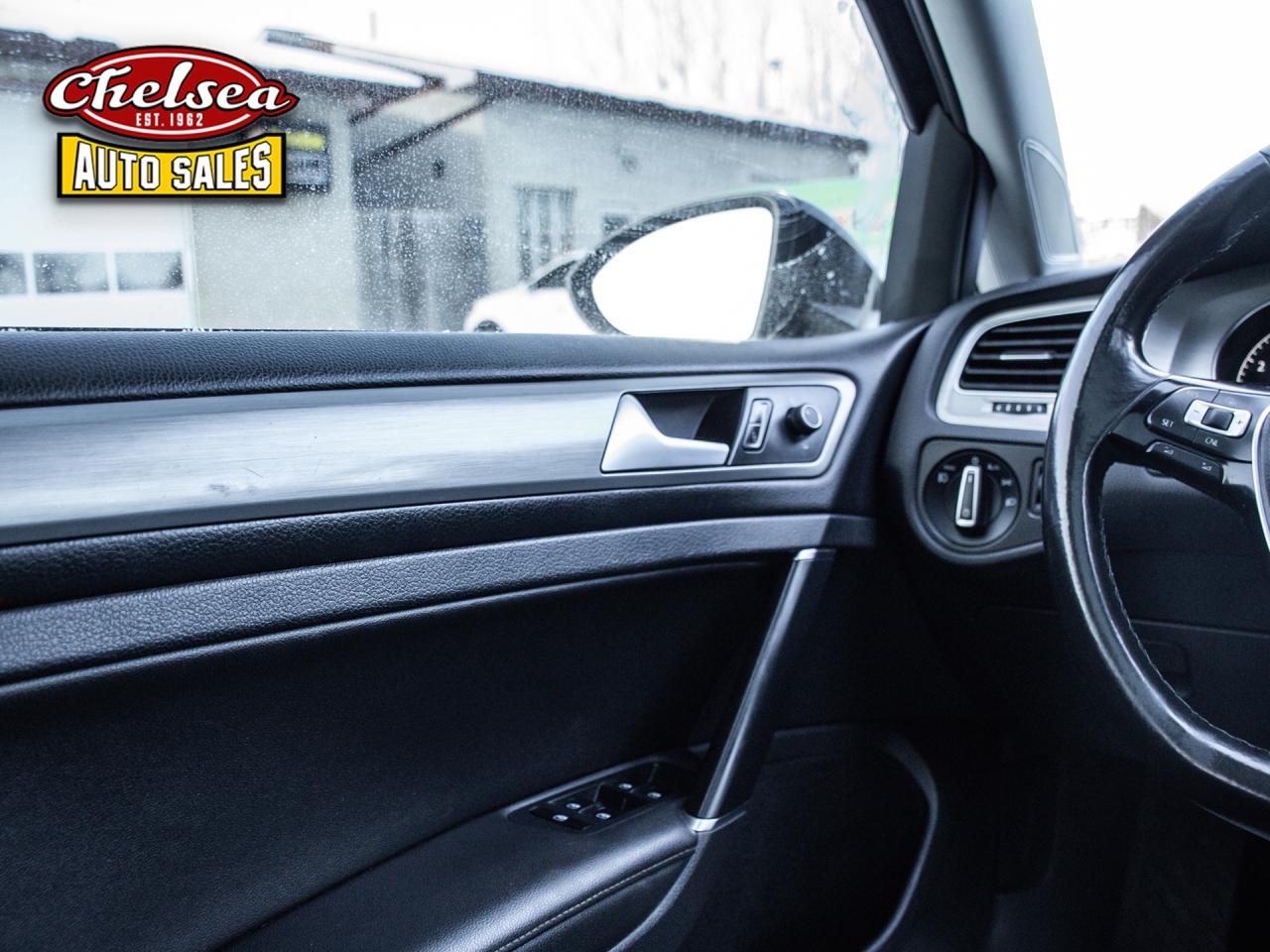 2016 Volkswagen Golf TSI S 6A Photo