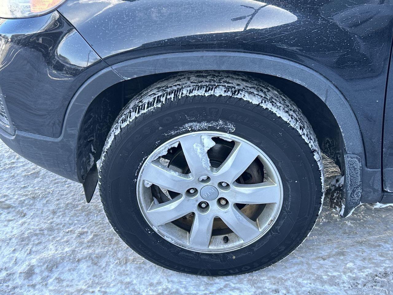 2013 Kia Sorento LX   Dependable & Spacious SUV ONE OWNER   BLACK Photo