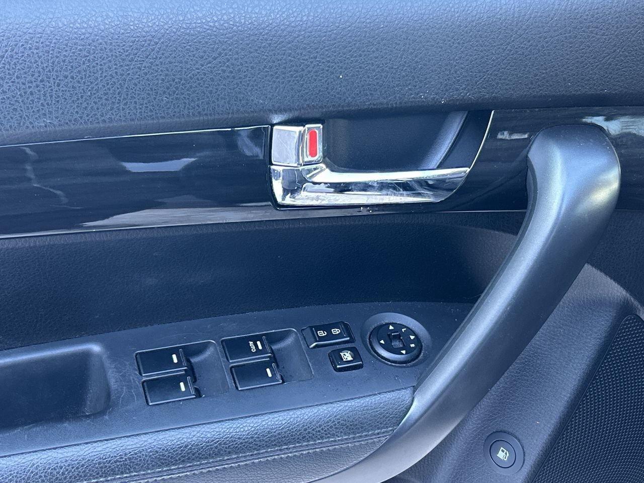 2013 Kia Sorento LX   Dependable & Spacious SUV ONE OWNER   BLACK Photo