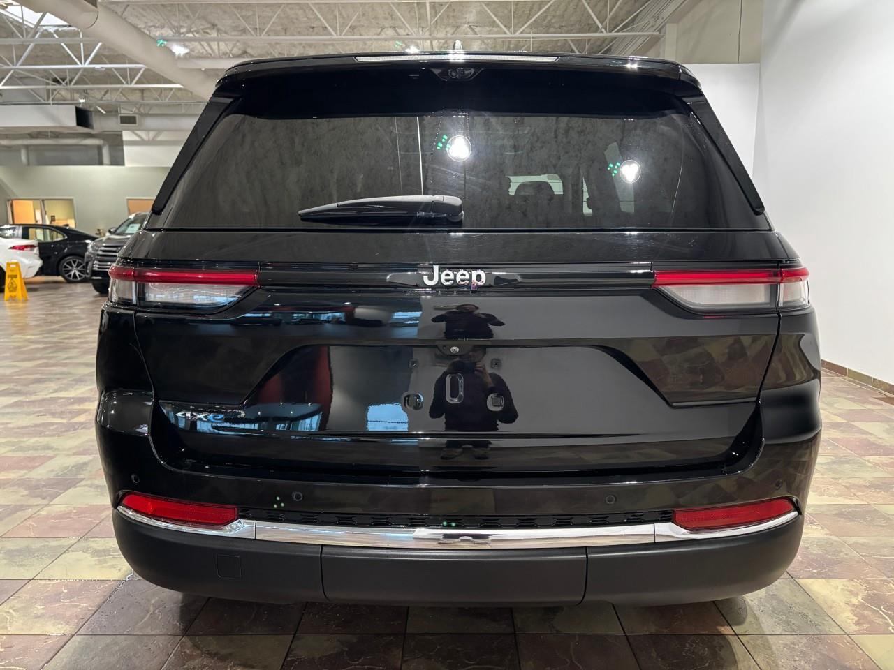 2022 Jeep Grand Cherokee 4xe  Photo