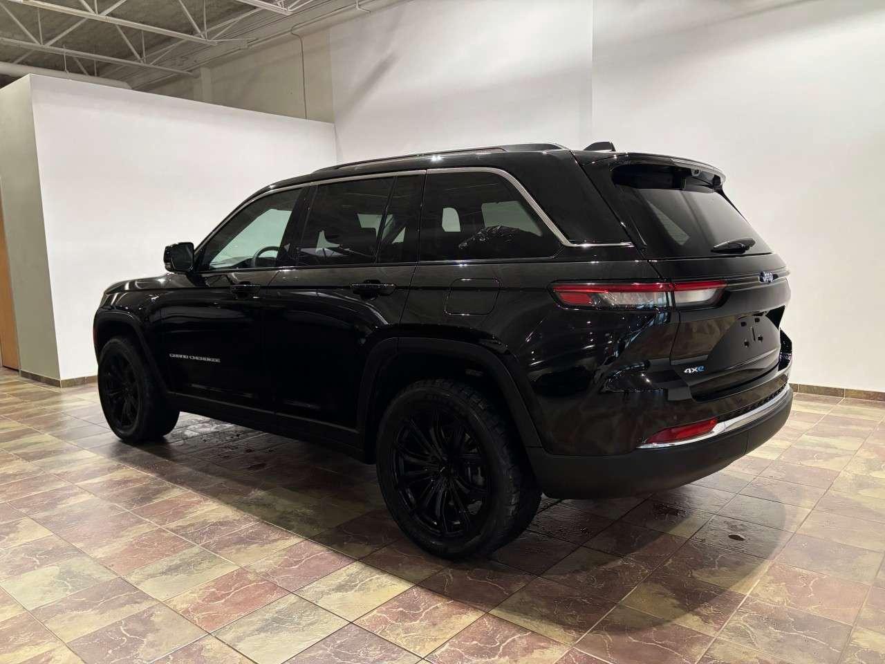 2022 Jeep Grand Cherokee 4X4 Photo2