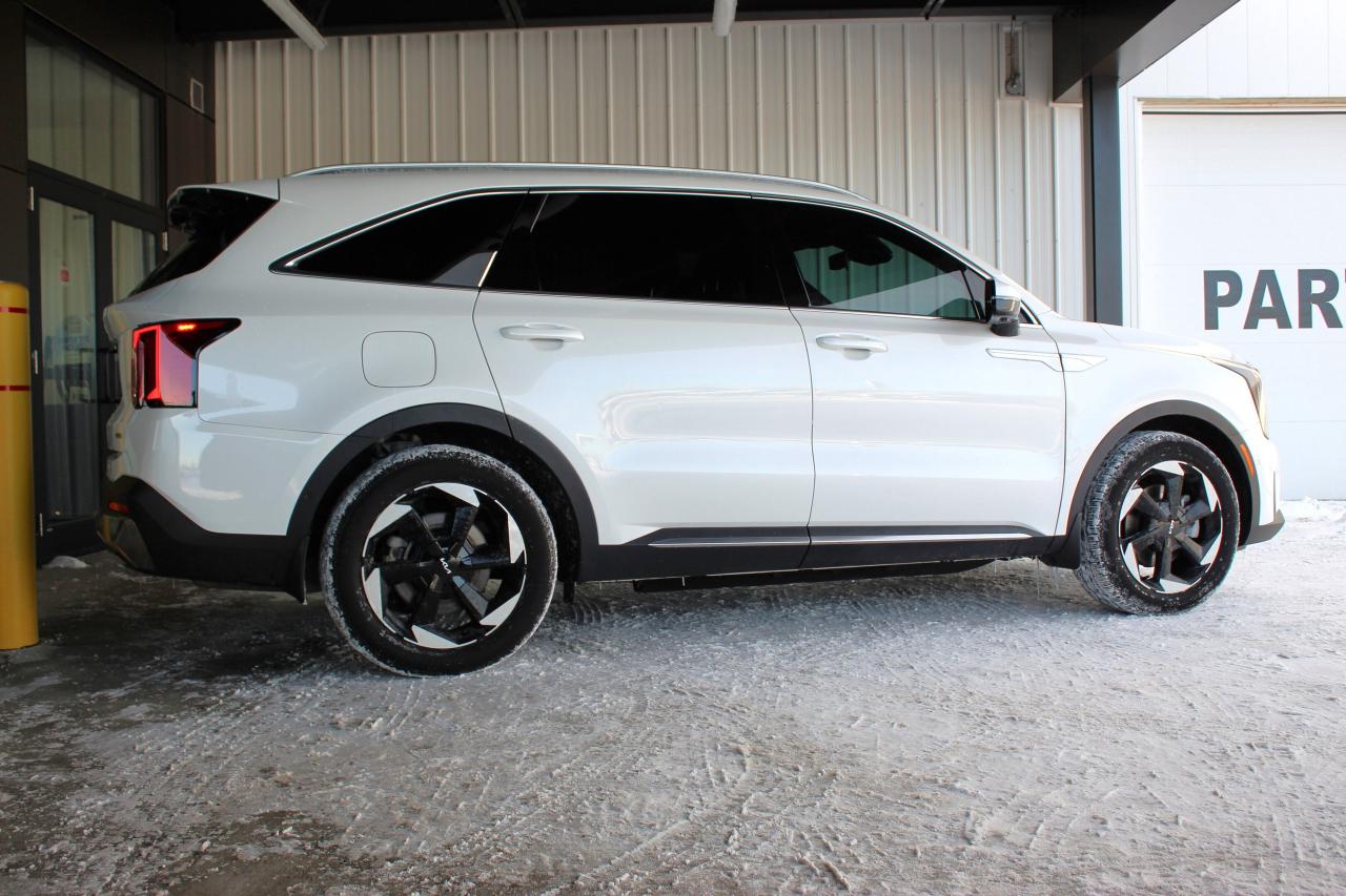 2025 Kia Sorento Plug-In Hybrid SX, AWD, 1-Owner, Fully loaded, HYBRID Photo