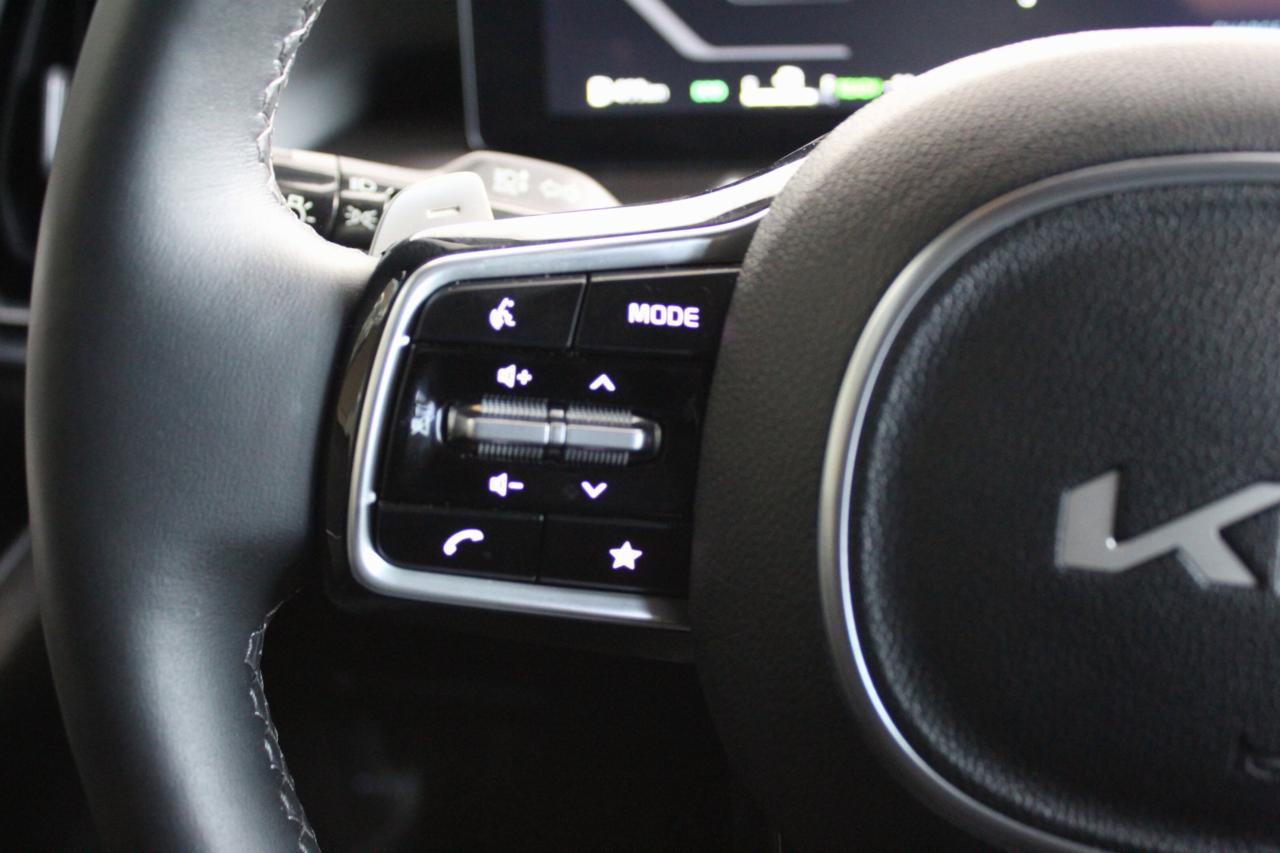 2025 Kia Sorento Plug-In Hybrid SX, AWD, 1-Owner, Fully loaded, HYBRID Photo