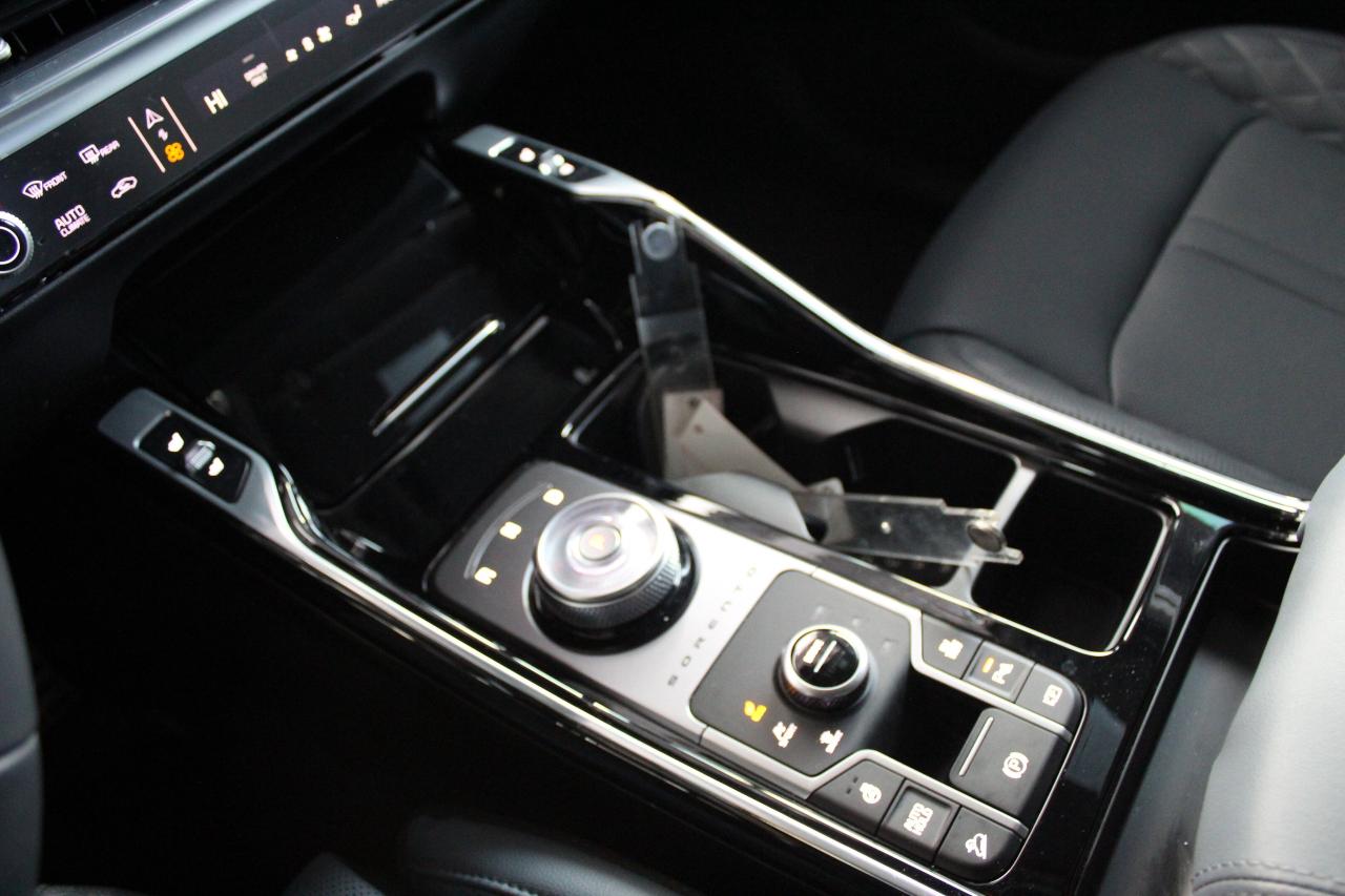 2025 Kia Sorento Plug-In Hybrid SX, AWD, 1-Owner, Fully loaded, HYBRID Photo