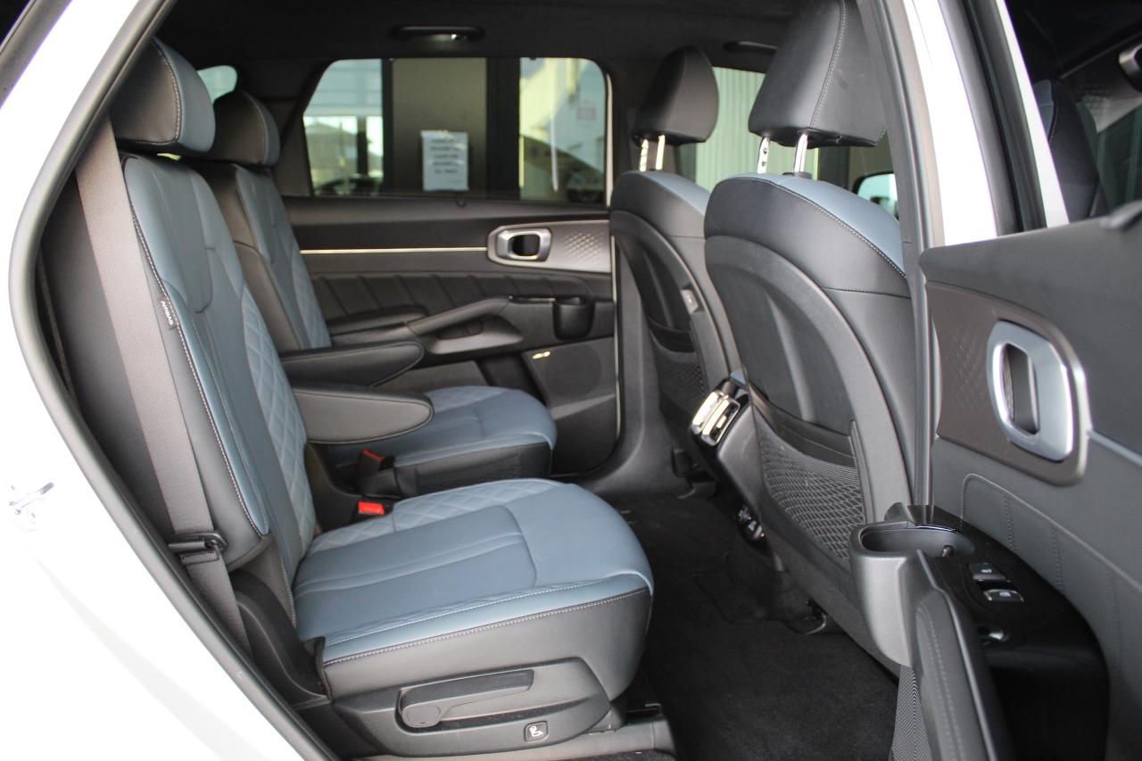 2025 Kia Sorento Plug-In Hybrid SX, AWD, 1-Owner, Fully loaded, HYBRID Photo