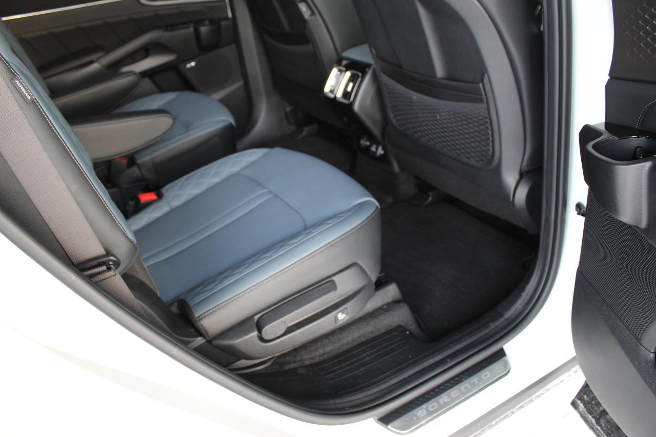 2025 Kia Sorento Plug-In Hybrid SX, AWD, 1-Owner, Fully loaded, HYBRID Photo