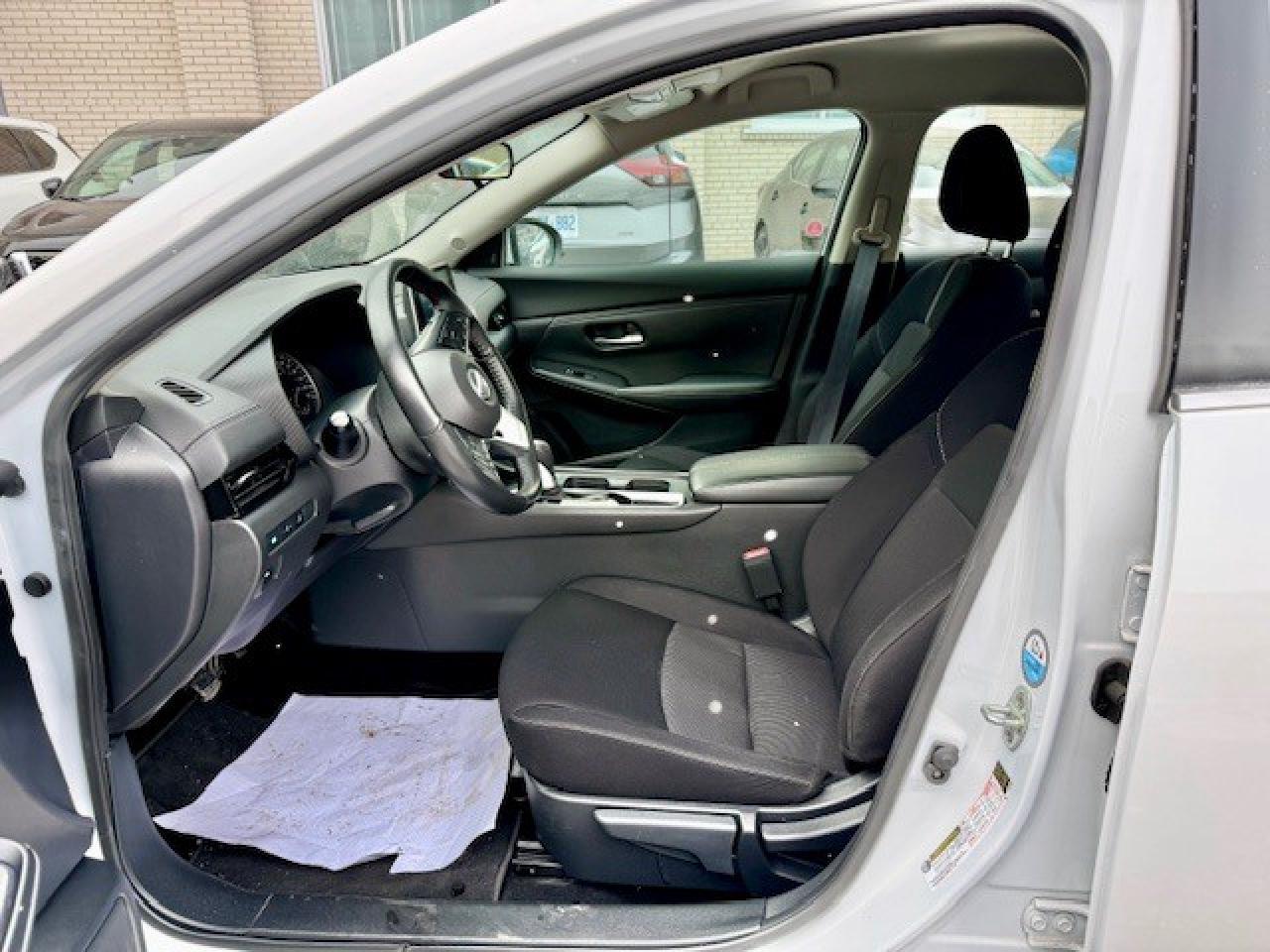 2022 Nissan Sentra SV, APPLE CARPLAY, HEATED SEATS, PUSH BUTTON, SIRI Photo