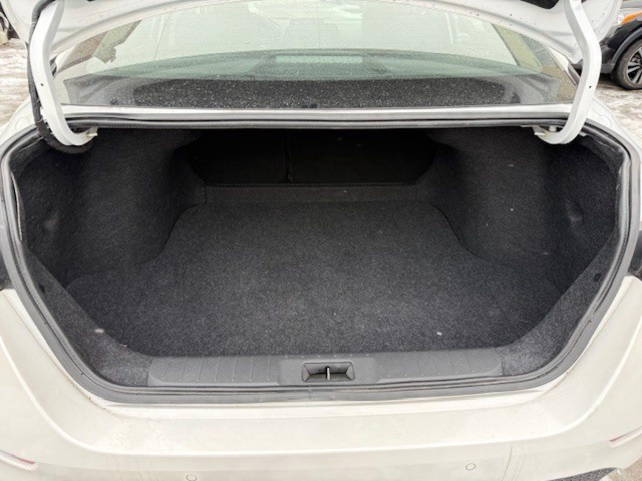 2022 Nissan Sentra SV, APPLE CARPLAY, HEATED SEATS, PUSH BUTTON, SIRI Photo