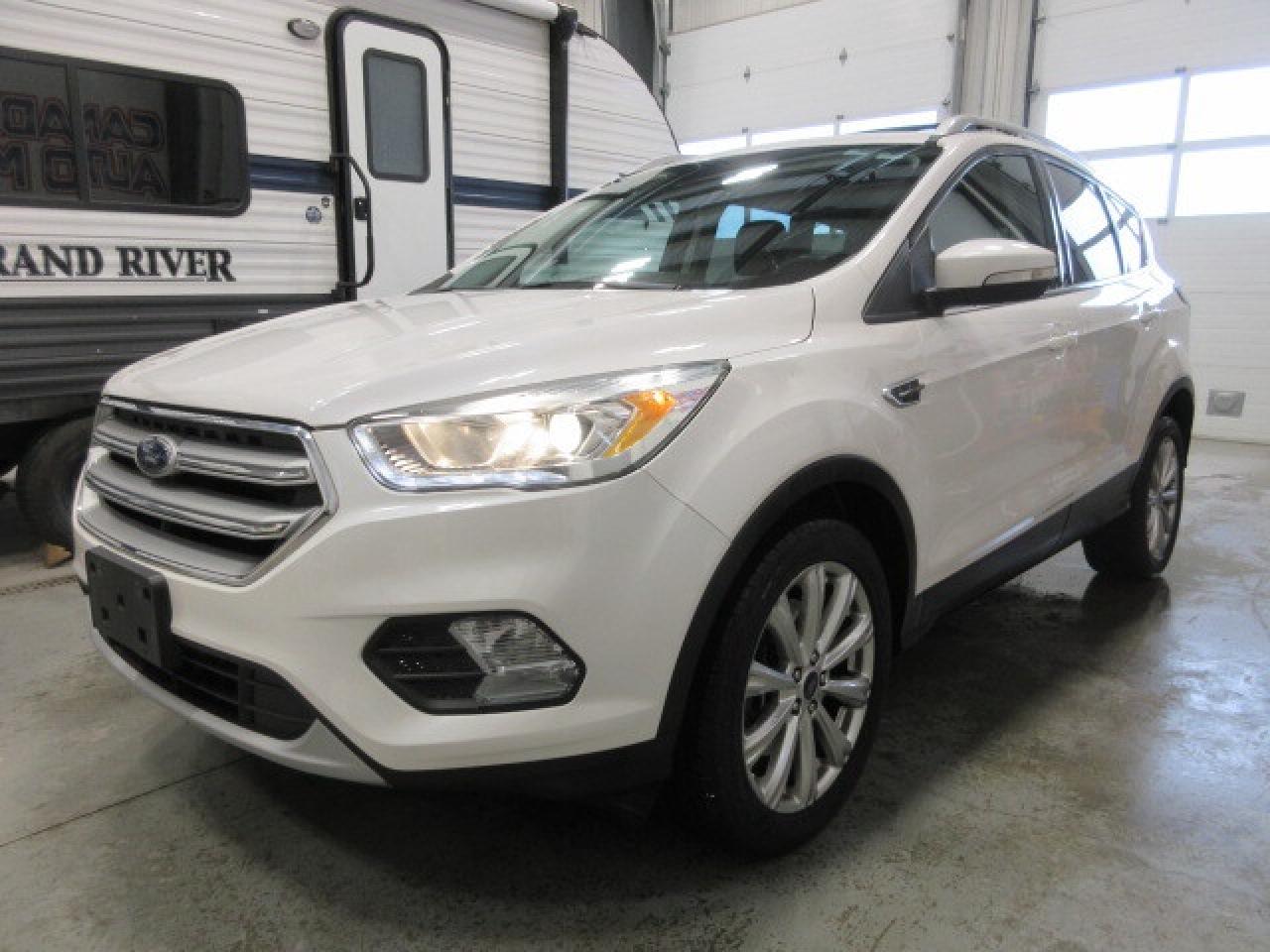 2017 Ford Escape TITANIUM AWD, NAV, ROOF, LEATHER, 77K! Photo3