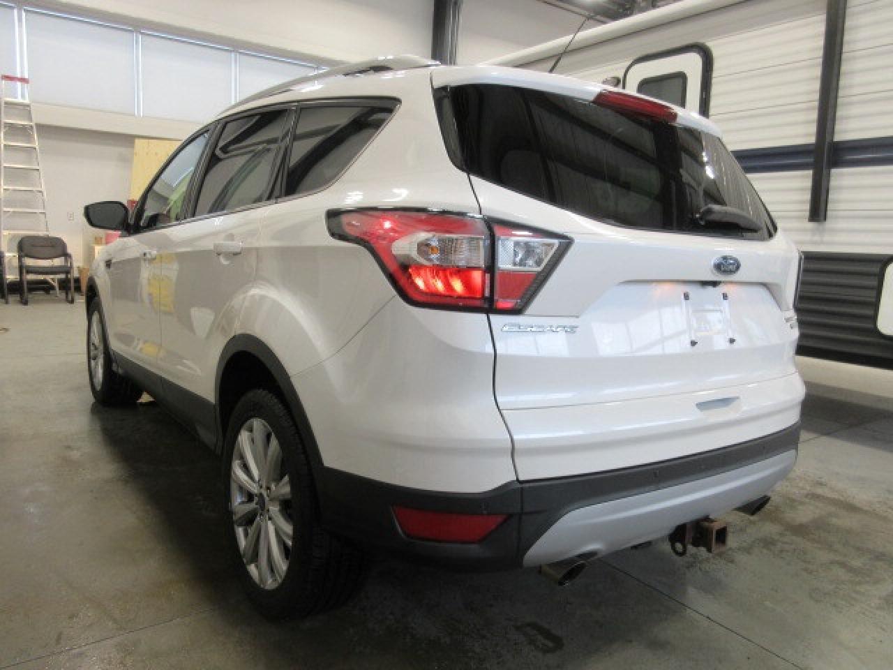 2017 Ford Escape TITANIUM AWD, NAV, ROOF, LEATHER, 77K! Photo
