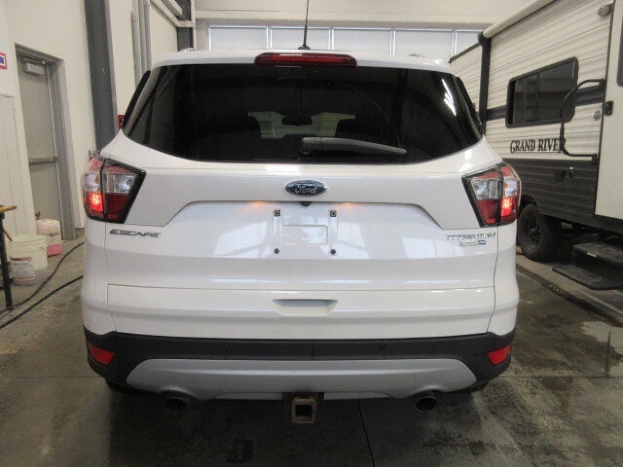 2017 Ford Escape TITANIUM AWD, NAV, ROOF, LEATHER, 77K! Photo