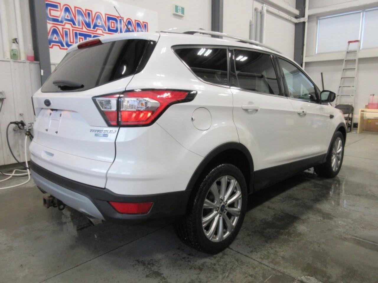2017 Ford Escape TITANIUM AWD, NAV, ROOF, LEATHER, 77K! Photo