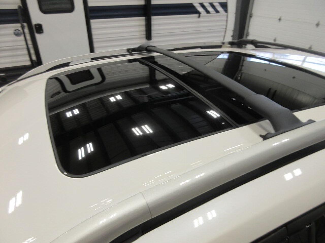 2017 Ford Escape TITANIUM AWD, NAV, ROOF, LEATHER, 77K! Photo