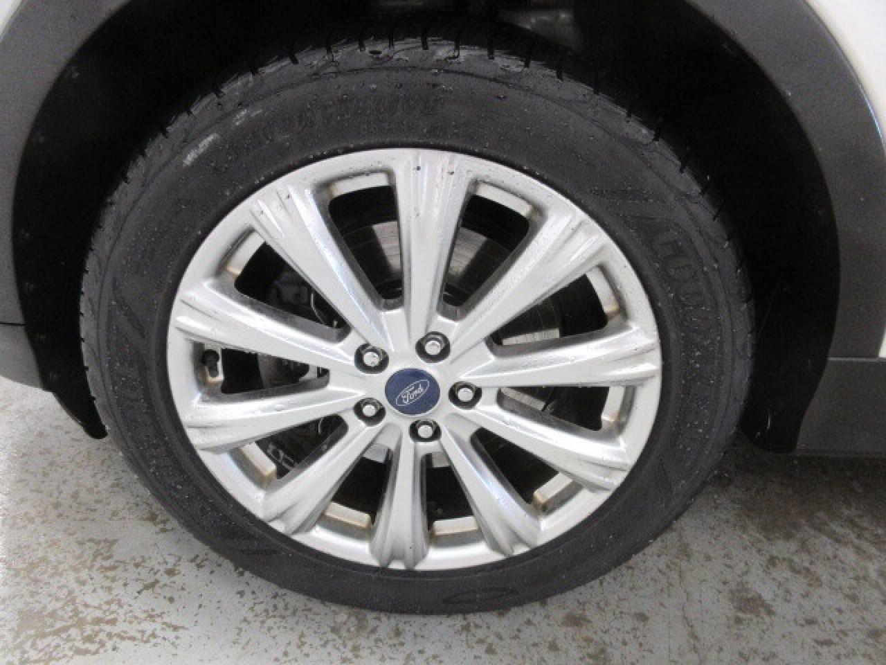 2017 Ford Escape TITANIUM AWD, NAV, ROOF, LEATHER, 77K! Photo