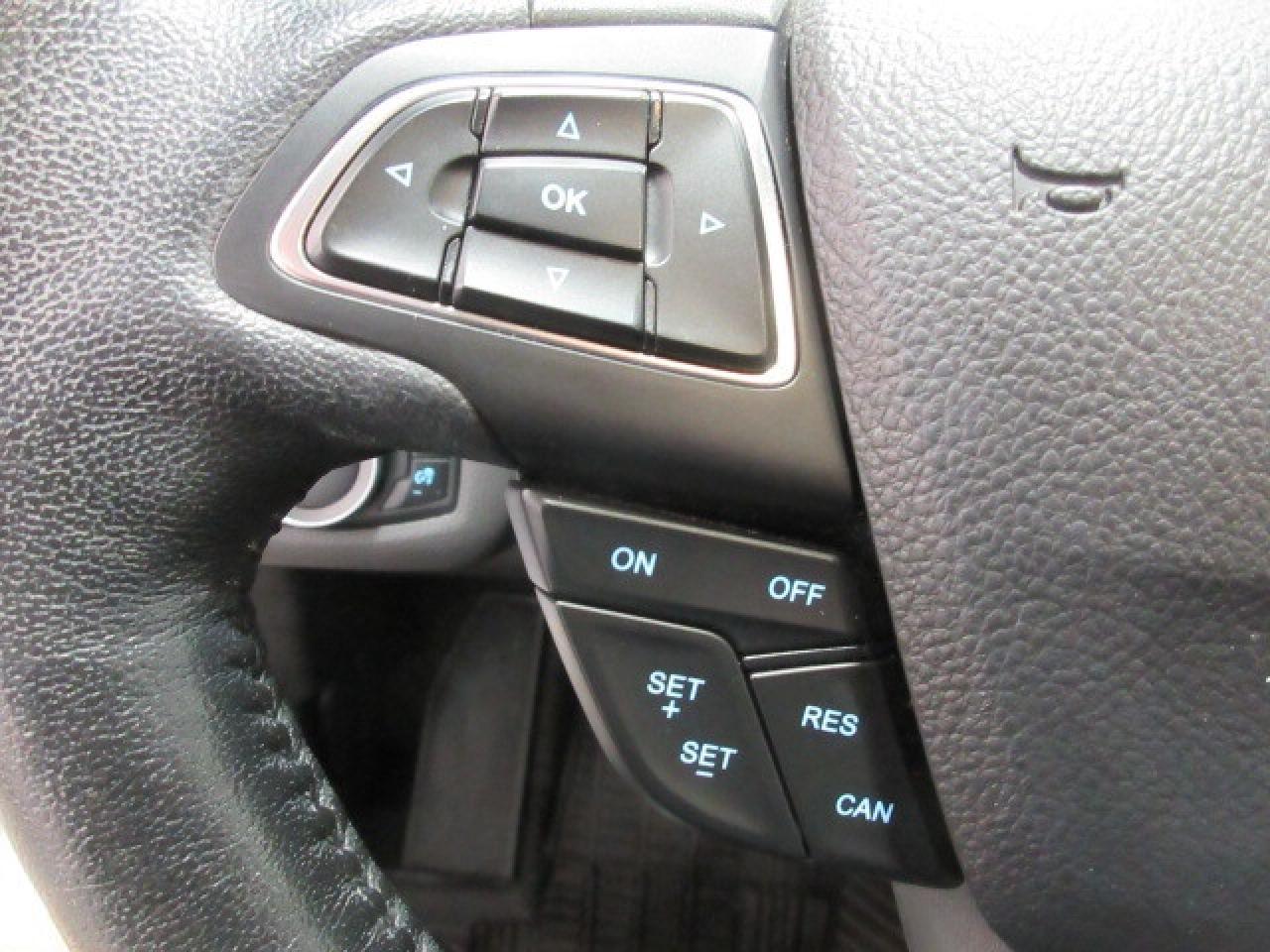 2017 Ford Escape TITANIUM AWD, NAV, ROOF, LEATHER, 77K! Photo