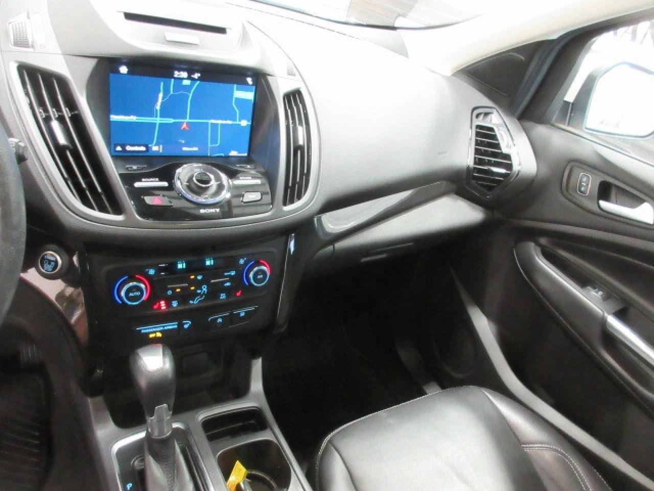 2017 Ford Escape TITANIUM AWD, NAV, ROOF, LEATHER, 77K! Photo