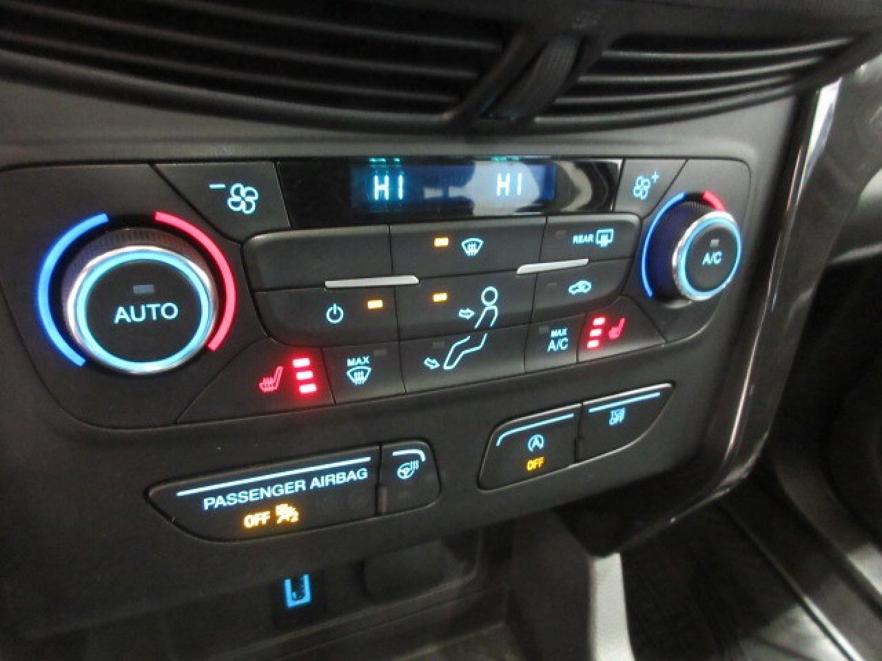 2017 Ford Escape TITANIUM AWD, NAV, ROOF, LEATHER, 77K! Photo