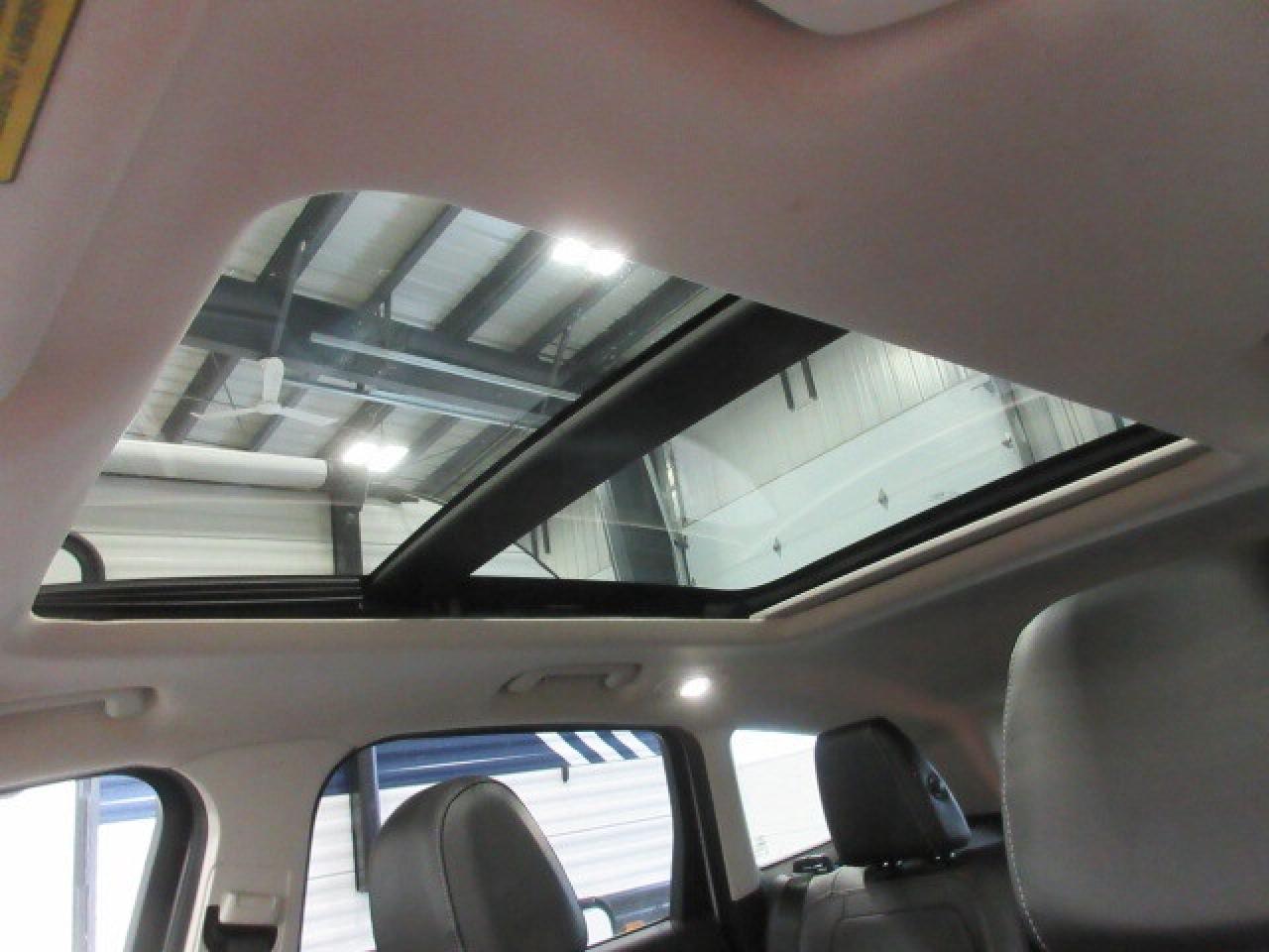 2017 Ford Escape TITANIUM AWD, NAV, ROOF, LEATHER, 77K! Photo