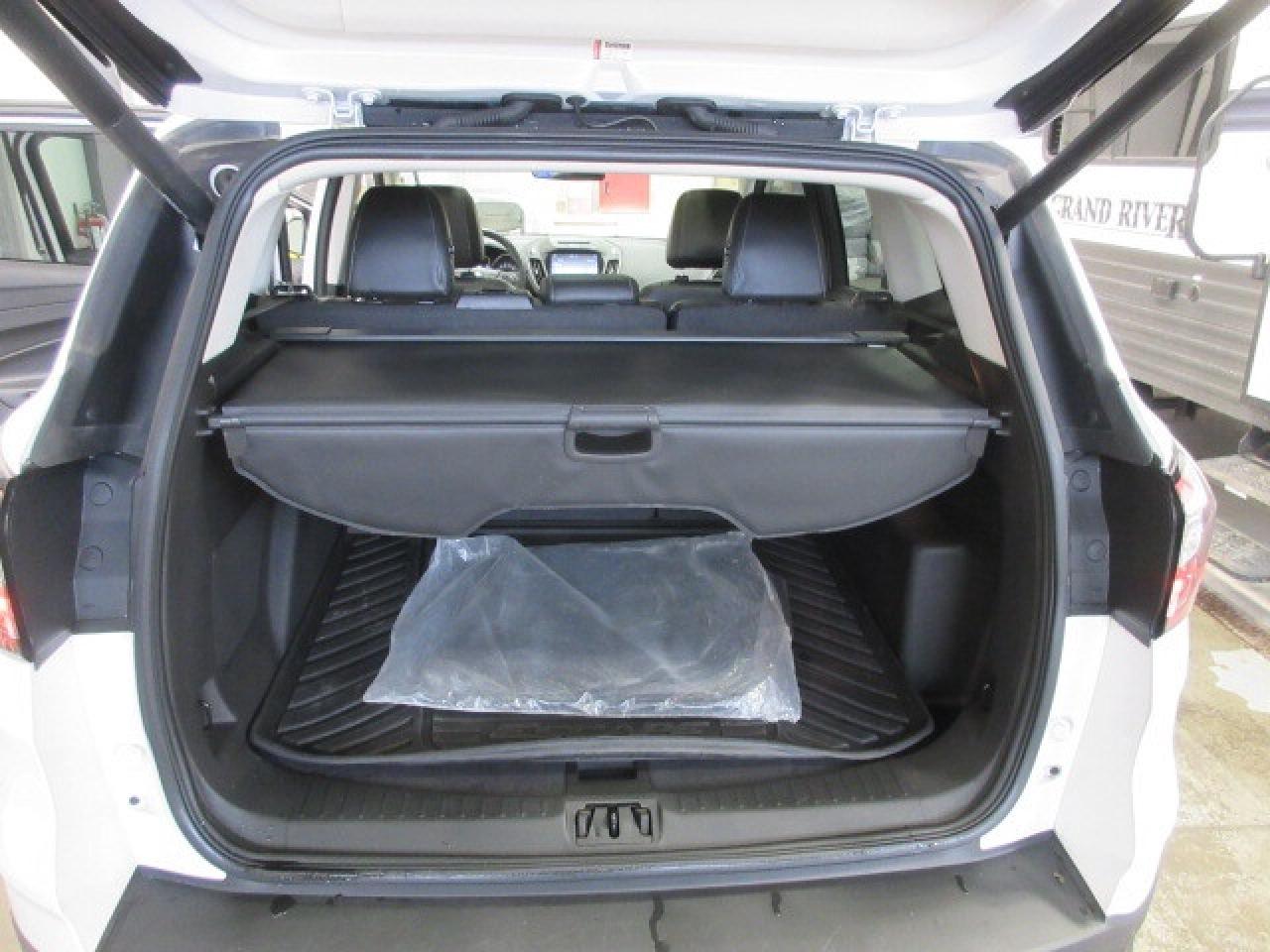 2017 Ford Escape TITANIUM AWD, NAV, ROOF, LEATHER, 77K! Photo