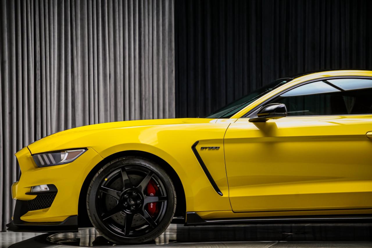 2017 Ford Mustang SHELBY GT350R 5.2L V8  CARBONRIMS LOWKM NOACCIDENT Photo