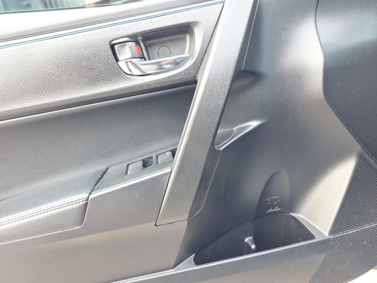 2016 Toyota Corolla S * NO ACCIDENTS / LOW KM / AUTOMATIC / HEATED SEA Photo