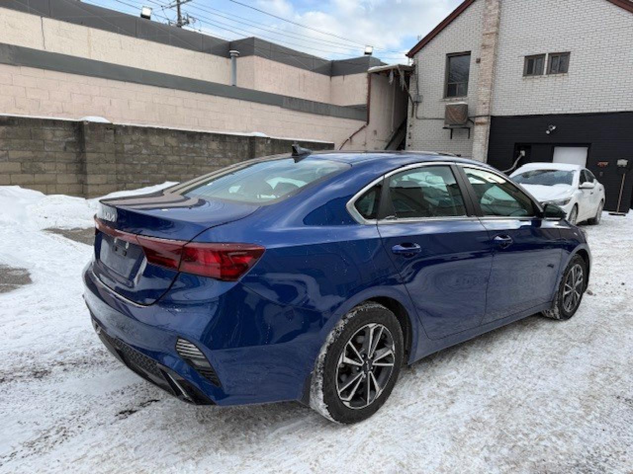 2023 Kia Forte EX IVT Photo