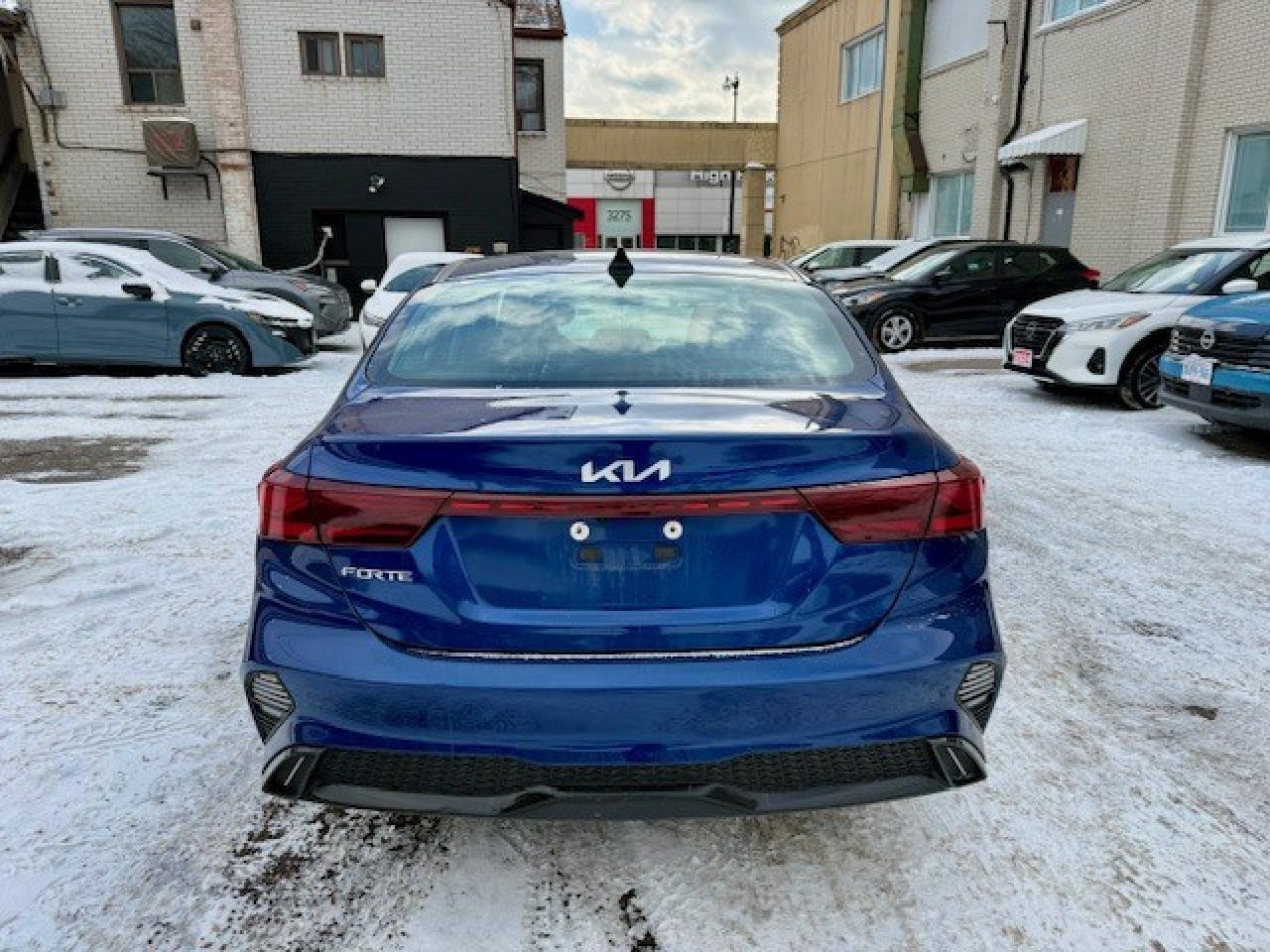 2023 Kia Forte EX IVT Photo