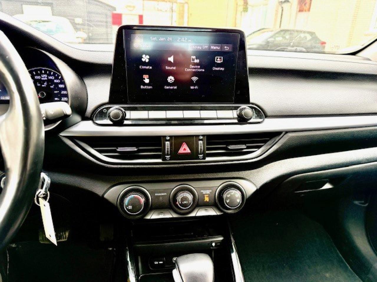 2023 Kia Forte EX IVT Photo