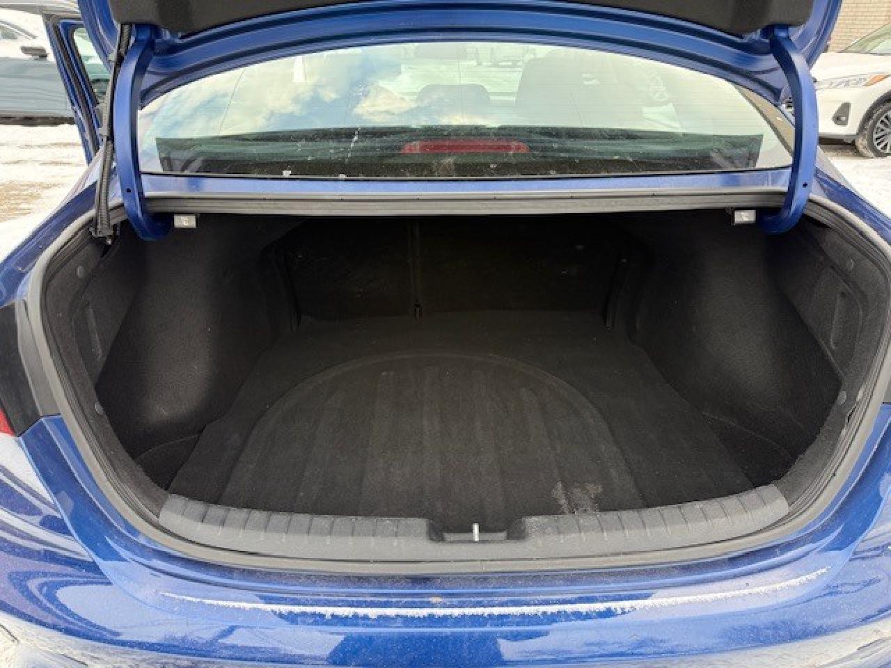 2023 Kia Forte EX IVT Photo