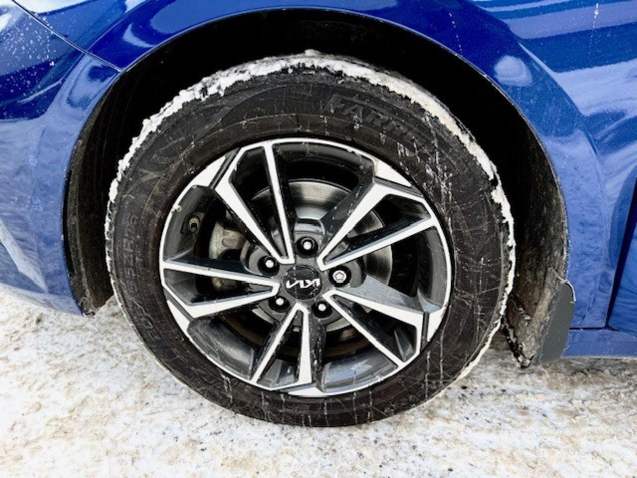 2023 Kia Forte EX IVT Photo