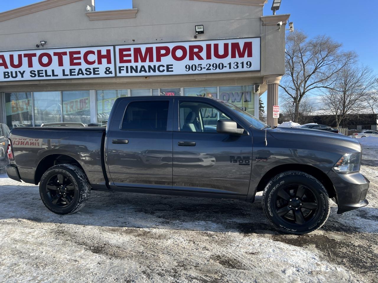 2022 RAM 1500 Classic EXPRESS CREW CAB 5.7 HEMI 4X4   Htd Seats   Rev Ca Photo3