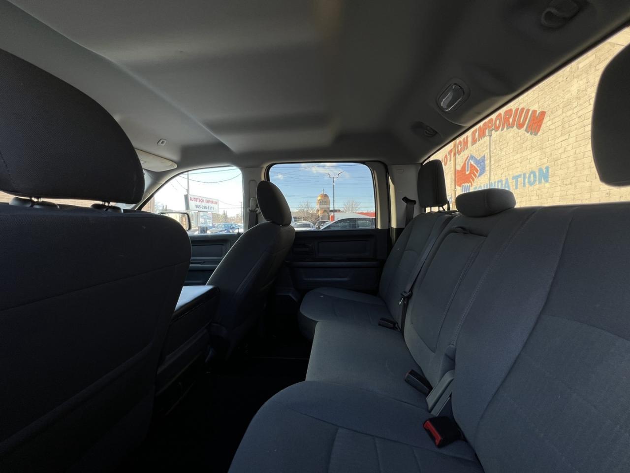 2022 RAM 1500 Classic EXPRESS CREW CAB 5.7 HEMI 4X4   Htd Seats   Rev Ca Photo