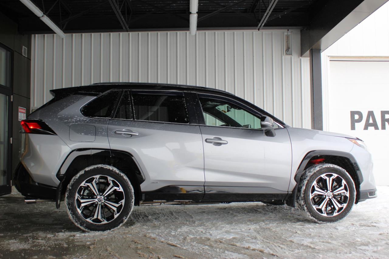 2025 Toyota RAV4 Plug-In Hybrid XSE AWD ONLY 8000 KILO 1-OWNER Photo