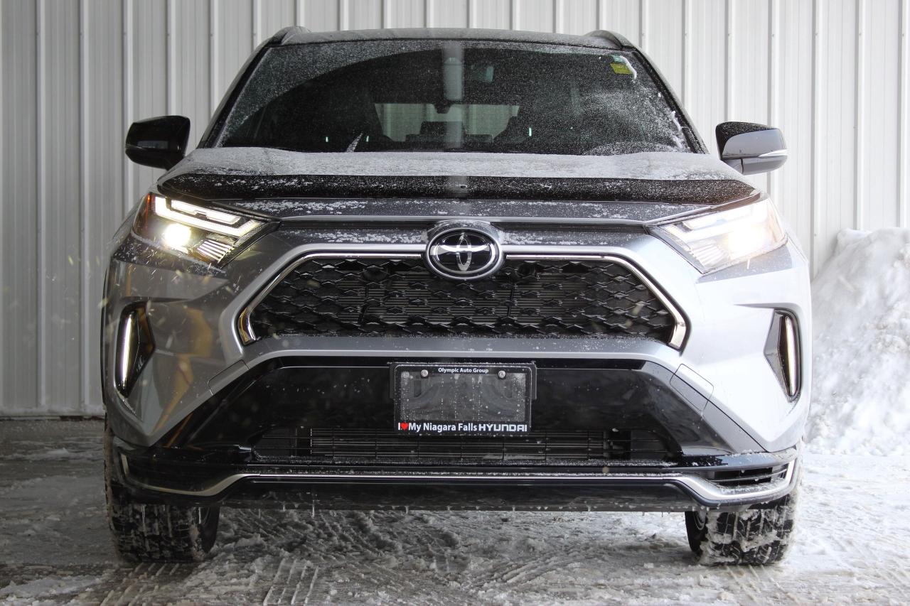 2025 Toyota RAV4 Plug-In Hybrid XSE AWD ONLY 8000 KILO 1-OWNER Photo