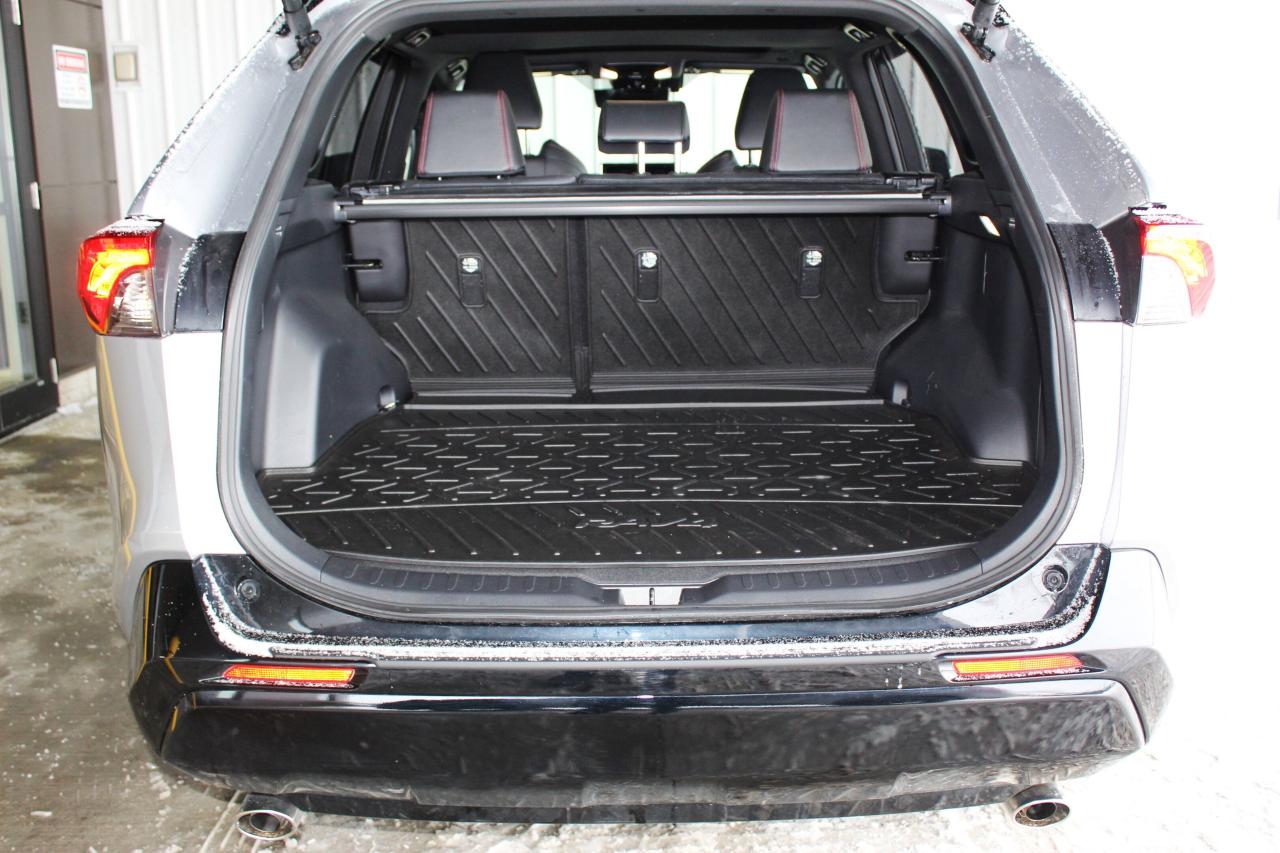 2025 Toyota RAV4 Plug-In Hybrid XSE AWD ONLY 8000 KILO 1-OWNER Photo