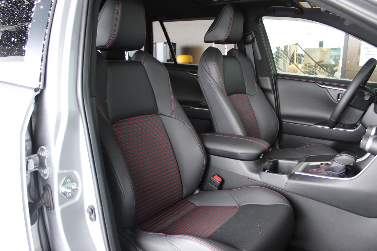 2025 Toyota RAV4 Plug-In Hybrid XSE AWD ONLY 8000 KILO 1-OWNER Photo