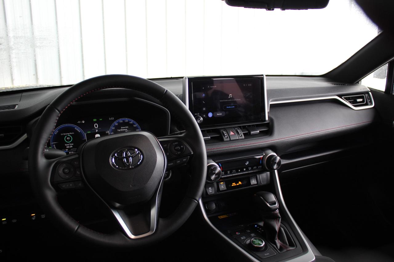 2025 Toyota RAV4 Plug-In Hybrid XSE AWD ONLY 8000 KILO 1-OWNER Photo