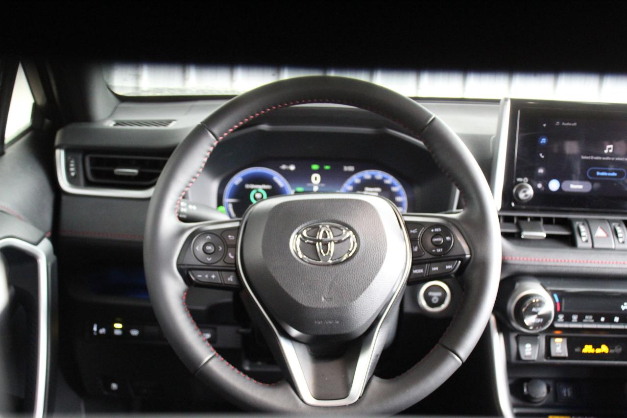 2025 Toyota RAV4 Plug-In Hybrid XSE AWD ONLY 8000 KILO 1-OWNER Photo