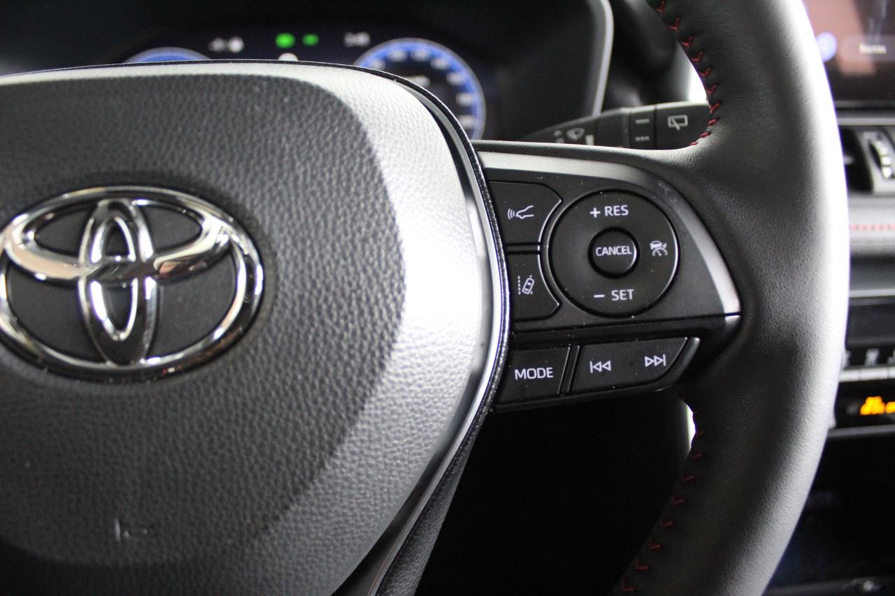 2025 Toyota RAV4 Plug-In Hybrid XSE AWD ONLY 8000 KILO 1-OWNER Photo