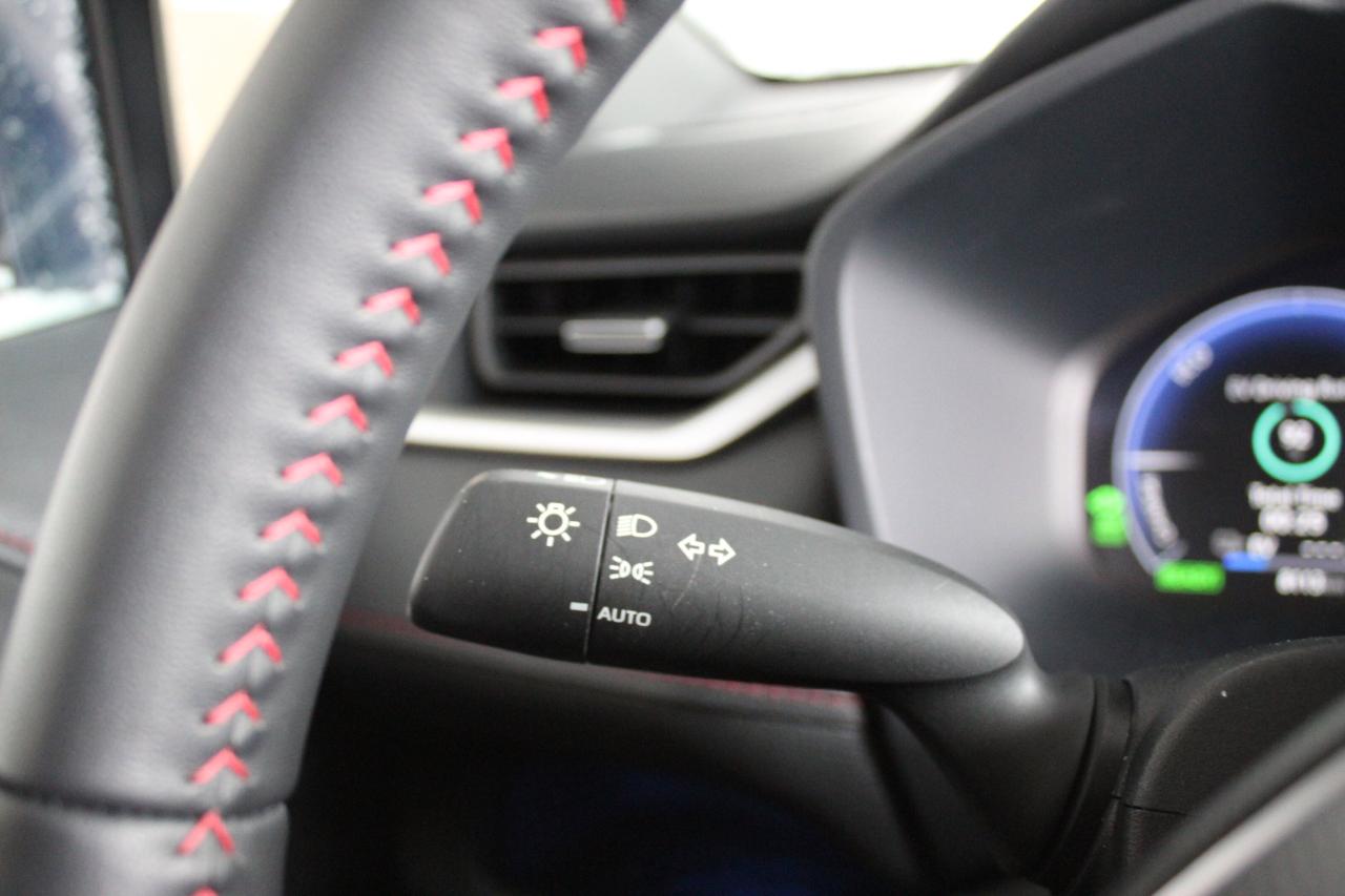 2025 Toyota RAV4 Plug-In Hybrid XSE AWD ONLY 8000 KILO 1-OWNER Photo