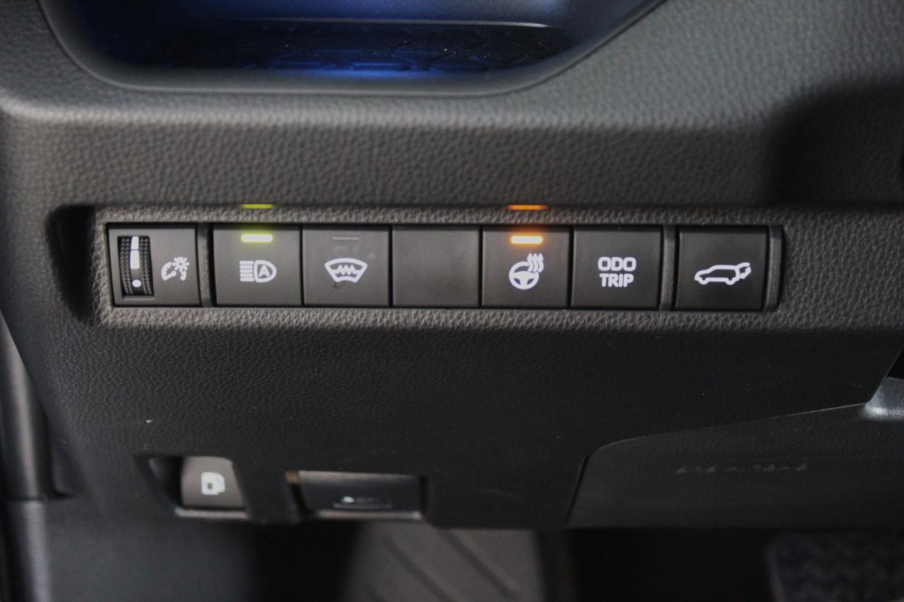 2025 Toyota RAV4 Plug-In Hybrid XSE AWD ONLY 8000 KILO 1-OWNER Photo