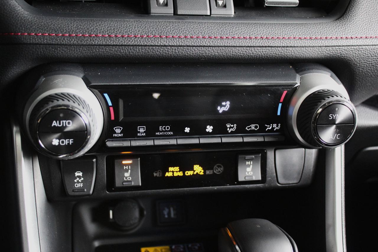 2025 Toyota RAV4 Plug-In Hybrid XSE AWD ONLY 8000 KILO 1-OWNER Photo