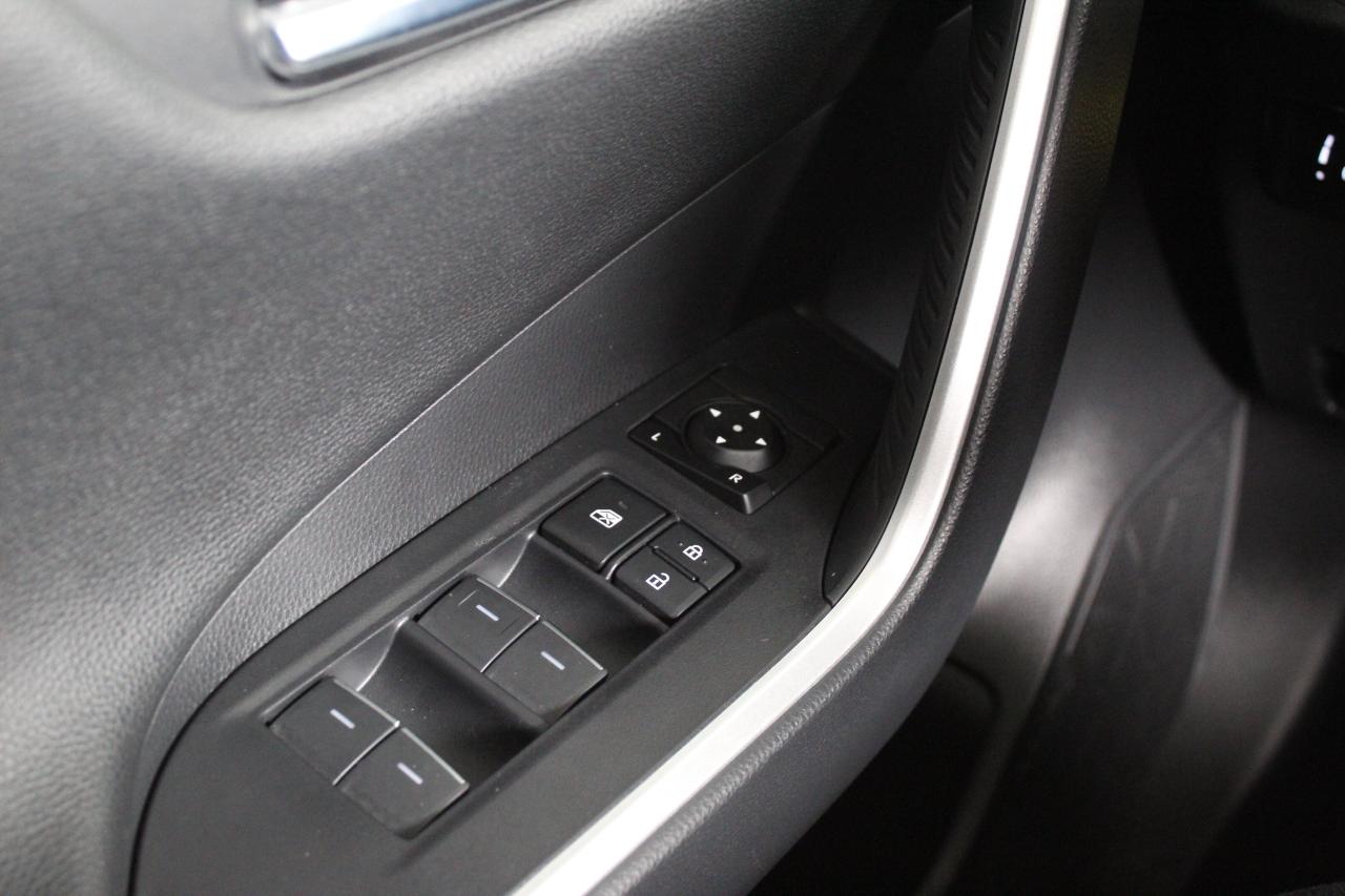 2025 Toyota RAV4 Plug-In Hybrid XSE AWD ONLY 8000 KILO 1-OWNER Photo