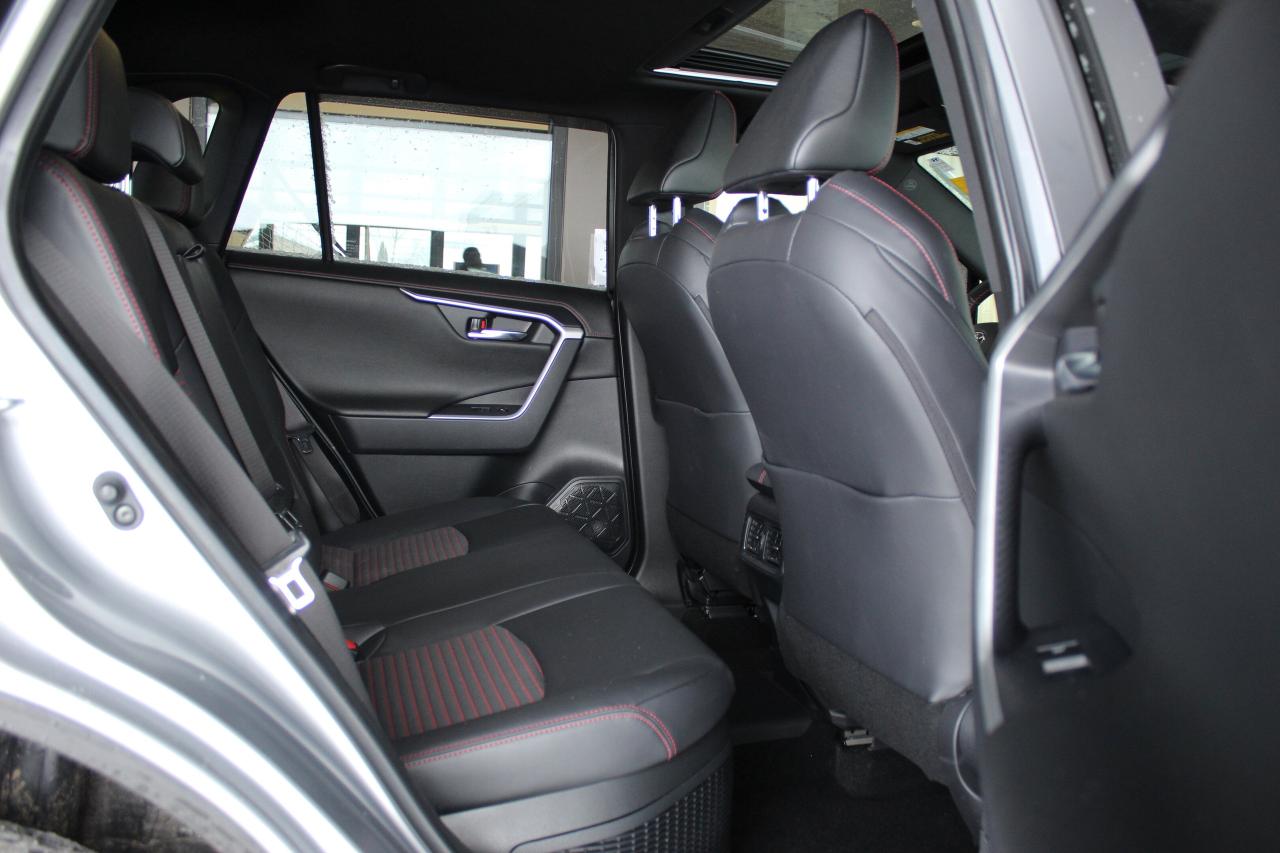 2025 Toyota RAV4 Plug-In Hybrid XSE AWD ONLY 8000 KILO 1-OWNER Photo