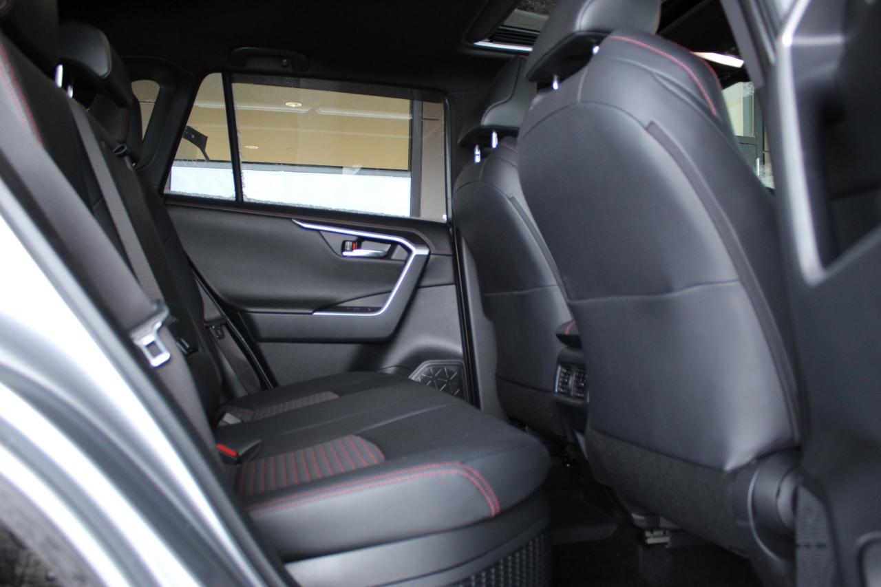 2025 Toyota RAV4 Plug-In Hybrid XSE AWD ONLY 8000 KILO 1-OWNER Photo